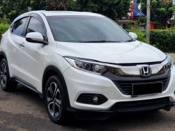 Km21rb Honda HR-V 1.5L E CVT 2018 facelift putih pemakaian 2019 pajak panjang siap pakai 2