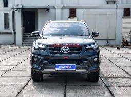 Toyota Fortuner 2.4 TRD AT 2018 Hitam VRZ KM Antik