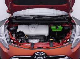 Toyota Sienta Q 2018 Orange 12