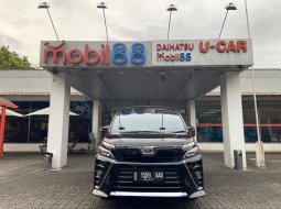 Toyota Voxy 2.0 A/T 2018 Hitam 2