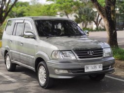 Toyota Kijang Krista 2.0 tahun 2003.