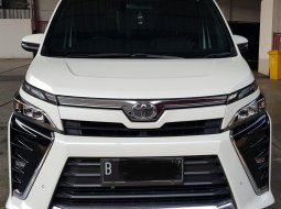 Toyota Voxy 2.0 A/T ( Matic ) 2018 Putih Mulus Siap Pakai Good Condition