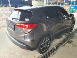 Honda HR-V 1.5L E CVT Special Edition 2019 Abu-abu 4