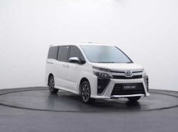 Toyota Voxy 2.0 A/T 2018 MPV DP 35 JUTA/ANGSURAN 7 JUTAAN