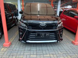 Toyota Voxy 2.0 A/T 2019