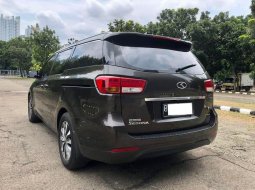 Kia Grand Sedona Ultimate 5