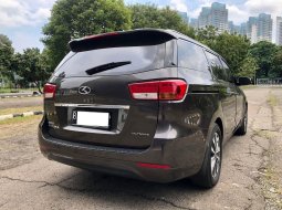 Kia Grand Sedona Ultimate 6