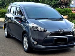 Dp25jt Toyota Sienta G CVT 2016 abu matic tangan pertama dari baru cash kredit bisa dibantu