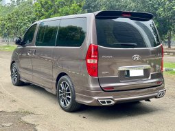 Hyundai H-1 Royale 6