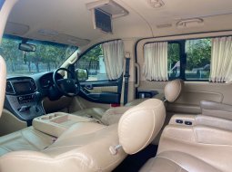Hyundai H-1 Royale 8