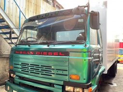 ual cepat murah 8 ban baru ganti Nissan tronton 6x2 Box 1995 bok