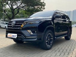 Toyota Fortuner SRZ 4x2 2.7 GR Sport A/T 2022 Hitam LIKE NEW