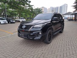 Ciamik TOYOTA FORTUNER VRZ TRD 2.4 MATIC 2020 HITAM 3