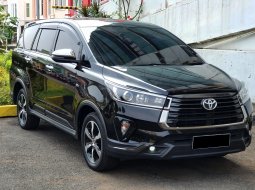 Dp50jt km 23 rb Toyota Kijang Innova 2.0L Venturer Facelift Bensin AT 2021 Hitam Metalik matic 2