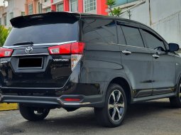 Dp50jt km 23 rb Toyota Kijang Innova 2.0L Venturer Facelift Bensin AT 2021 Hitam Metalik matic 5