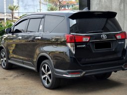 Dp50jt km 23 rb Toyota Kijang Innova 2.0L Venturer Facelift Bensin AT 2021 Hitam Metalik matic 8