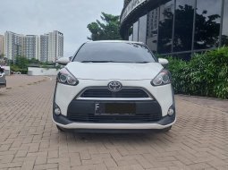 Super antik TOYOTA SIENTA V AT MATIC 2019 PUTIH