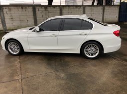 BMW 3 Series 320i 2018 Putih 2