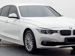 BMW 3 Series 320i 2018 Putih 1