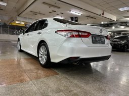 Toyota Camry 2.5 V 2021 Putih 9