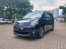 Toyota NAV1 V 2013 Hitam 1