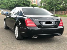 Mercedes-Benz S-Class 300  2011 Hitam 5