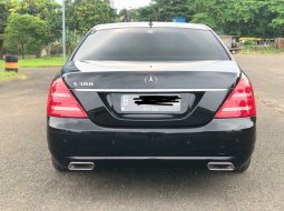 Mercedes-Benz S-Class 300  2011 Hitam 4