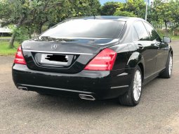 Mercedes-Benz S-Class 300  2011 Hitam 6