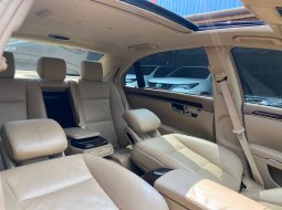 Mercedes-Benz S-Class 300  2011 Hitam 7