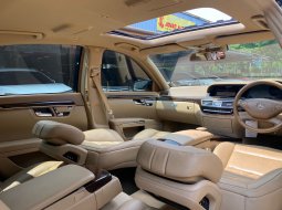 Mercedes-Benz S-Class 300  2011 Hitam 8