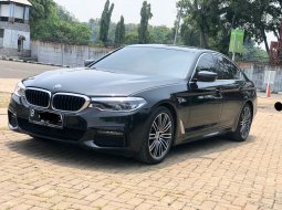 BMW 5 Series 530i M Sport 2020 Hitam 3