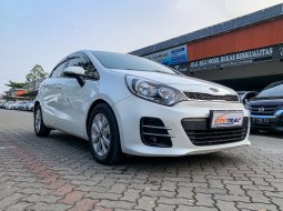 Siap pakai KIA RIO 1.4 HB OPTION AT MATIC 2016 PUTIH 2
