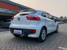 Siap pakai KIA RIO 1.4 HB OPTION AT MATIC 2016 PUTIH 3