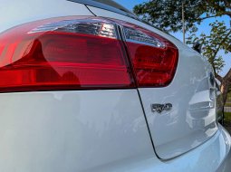 Siap pakai KIA RIO 1.4 HB OPTION AT MATIC 2016 PUTIH 7