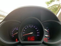 Siap pakai KIA RIO 1.4 HB OPTION AT MATIC 2016 PUTIH 8