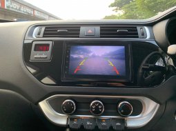 Siap pakai KIA RIO 1.4 HB OPTION AT MATIC 2016 PUTIH 13