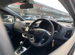 Siap pakai KIA RIO 1.4 HB OPTION AT MATIC 2016 PUTIH 12