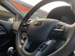 Siap pakai KIA RIO 1.4 HB OPTION AT MATIC 2016 PUTIH 18