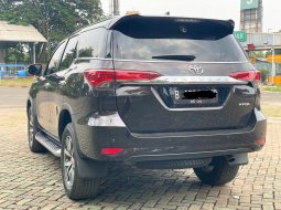 Toyota Fortuner 2.4 VRZ AT 2016 Coklat 4