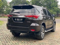 Toyota Fortuner 2.4 VRZ AT 2016 Coklat 5