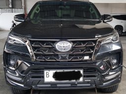 Toyota Fortuner 2.8 GR A/T ( Matic ) 2022/ 2023 Hitam Km 9rban Mulus Gress Like New