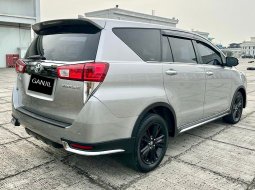 Toyota Venturer 2.4 A/T DSL 2018 Silver 3