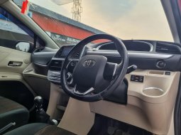 Toyota Sienta V MT Manual 2017 Orange Istimewa Terawat Siap Pakai 9