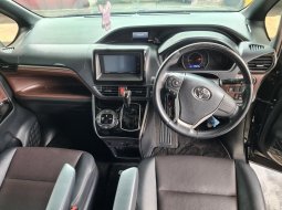 Toyota Voxy 2.0 AT ( Matic ) 2017 Hitam Km Low 32rban Good Condition Siap Pakai 8