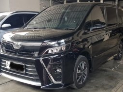 Toyota Voxy A/T ( Matic ) 2017 Hitam Km 32rban Mulus Siap Pakai Good Condition 3