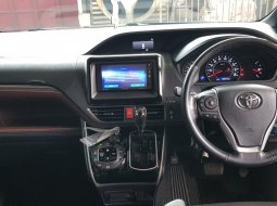 Toyota Voxy A/T ( Matic ) 2017 Hitam Km 32rban Mulus Siap Pakai Good Condition 10