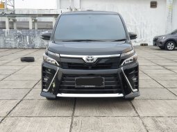 Toyota Voxy 2.0 A/T 2021 Hitam
