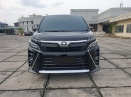 Toyota Voxy 2.0 A/T 2020 Hitam