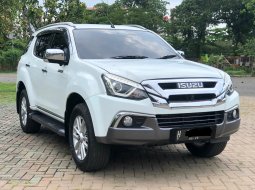 Isuzu MU-X Premiere 2017 Putih 2