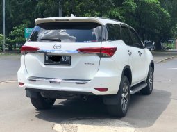Toyota Fortuner 2.4 VRZ AT 2017 Putih 3